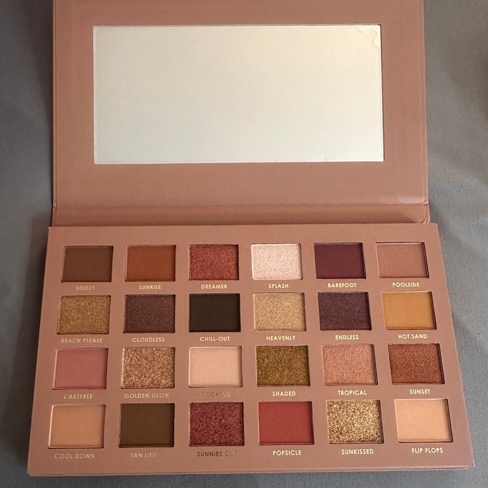 NWT CIATE LONDON Brazilian Glow
Eyeshadow Palette